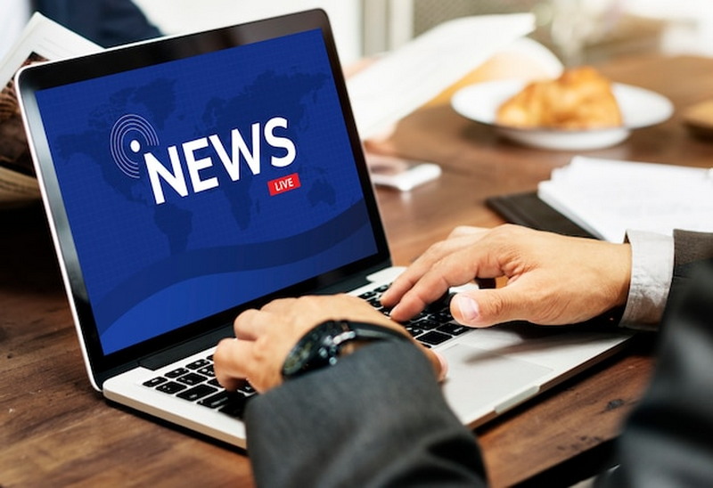 На заводе слесарь разбился при падении с высоты