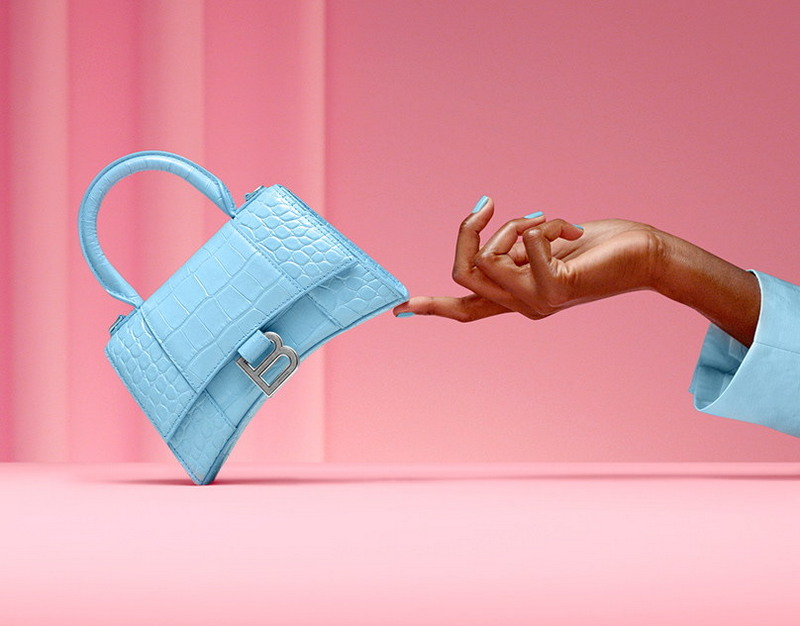 СК обвинил москвичку в нападении на полицейского после вызова о краже